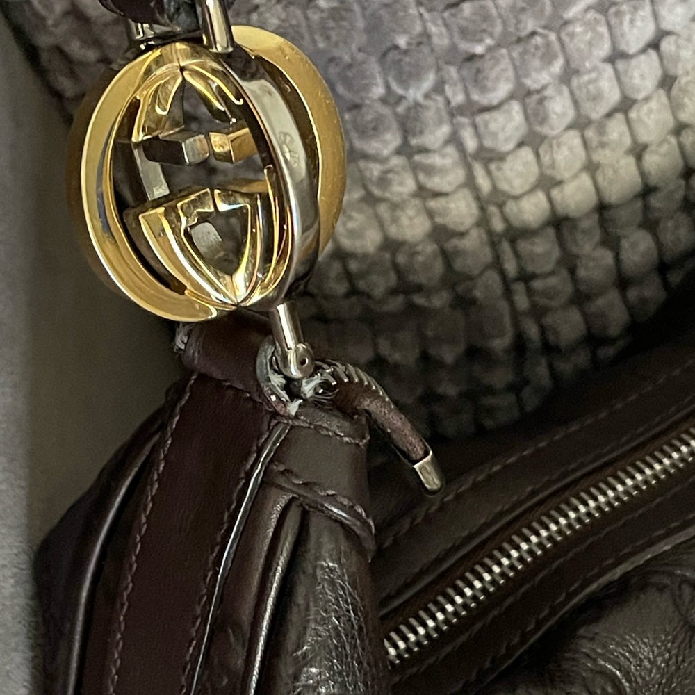 ~ SOLD ~ Gently used GUCCI hobo shoulder bag ~ 👜💃🏽 - Picture 7 of 11